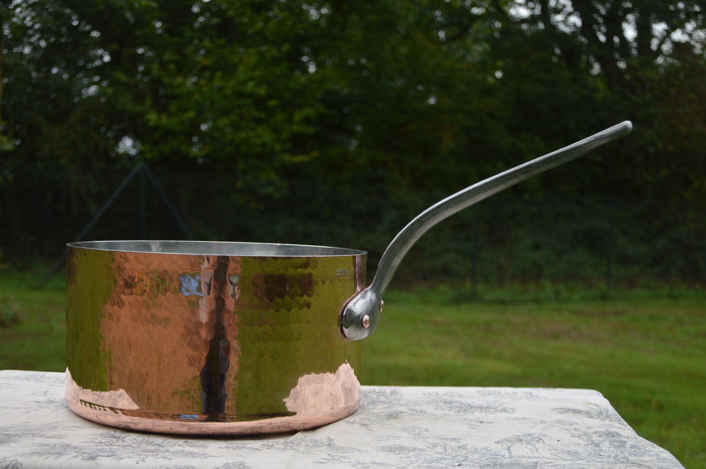 Refurbished Mauviel Copper Pot: 28cm Hammered Saucepan, Cast Iron Handle. 3mm