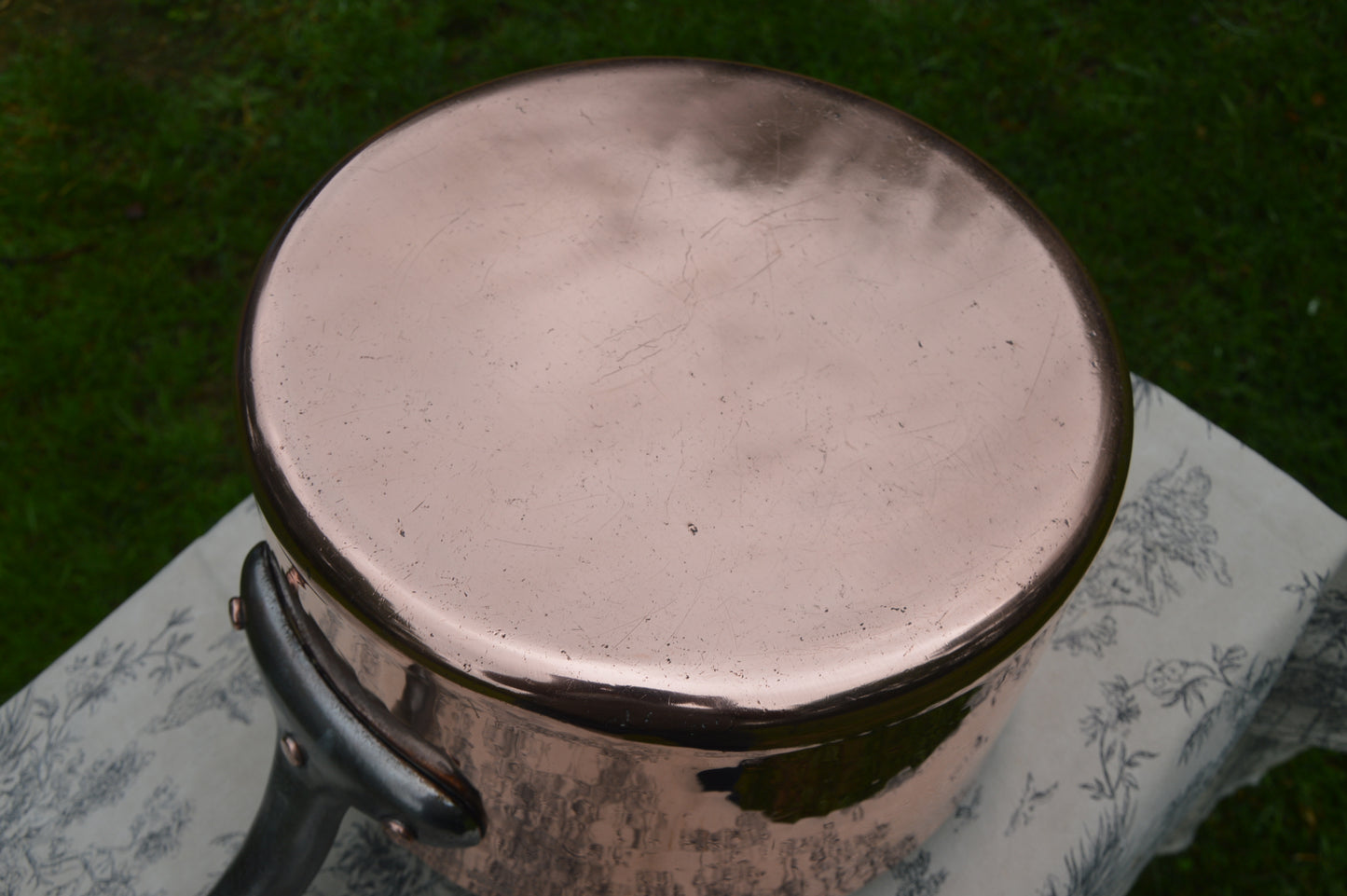 Refurbished Mauviel Copper Pot: 28cm Hammered Saucepan, Cast Iron Handle. 3mm