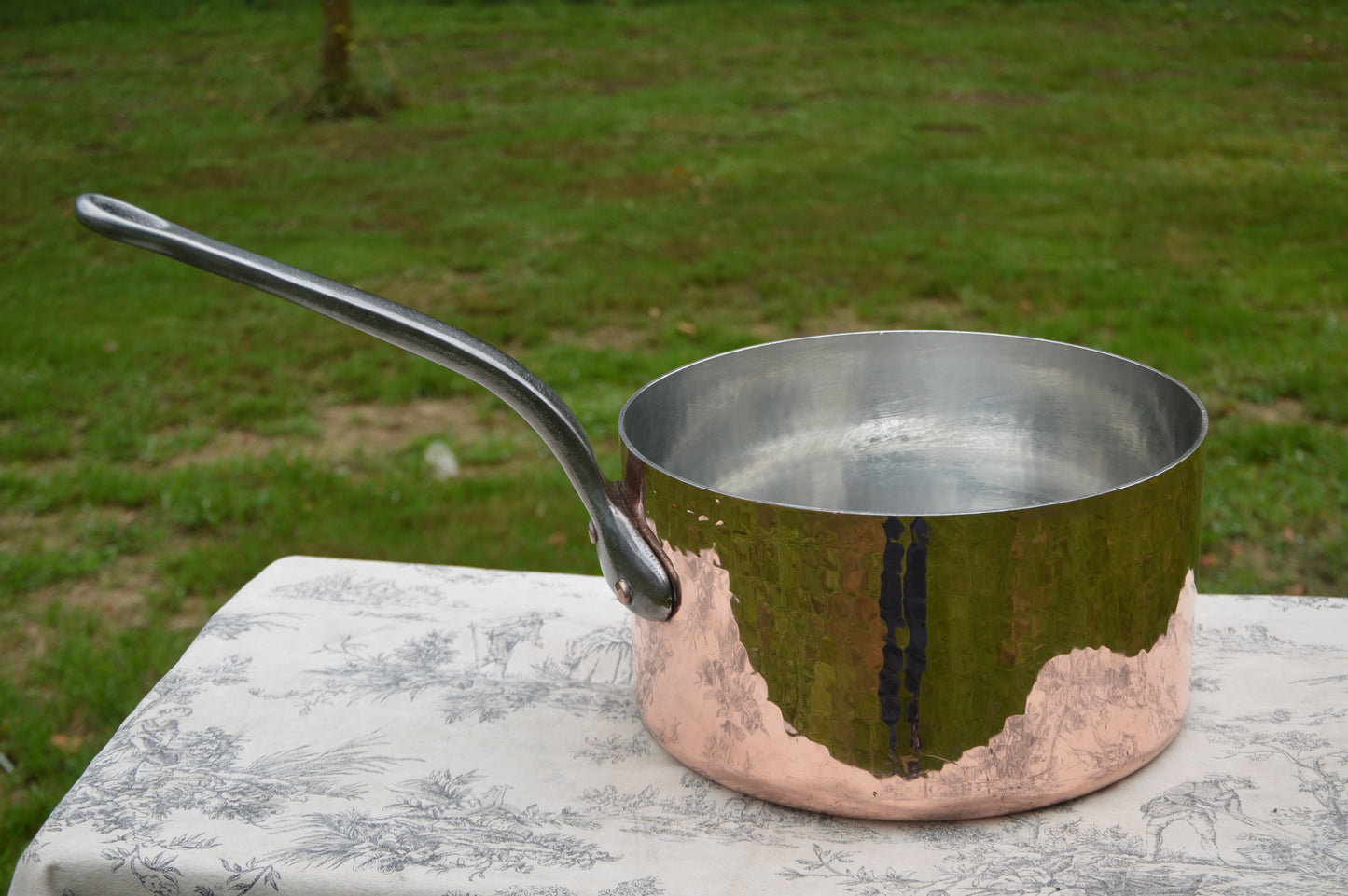 Refurbished Mauviel Copper Pot: 28cm Hammered Saucepan, Cast Iron Handle. 3mm