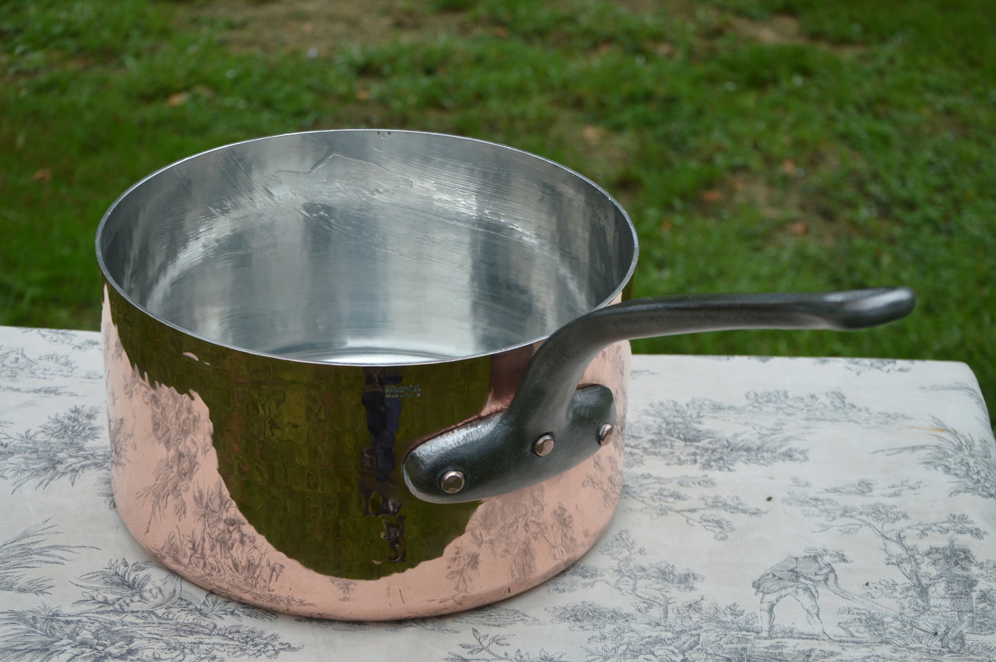 Refurbished Mauviel Copper Pot: 28cm Hammered Saucepan, Cast Iron Handle. 3mm