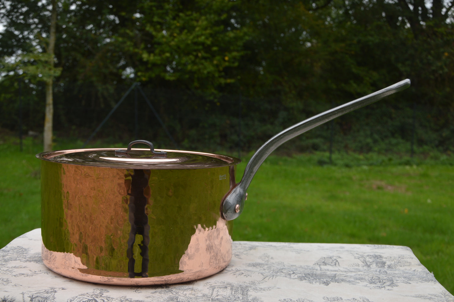 Refurbished Mauviel Copper Pot: 28cm Hammered Saucepan, Cast Iron Handle. 3mm