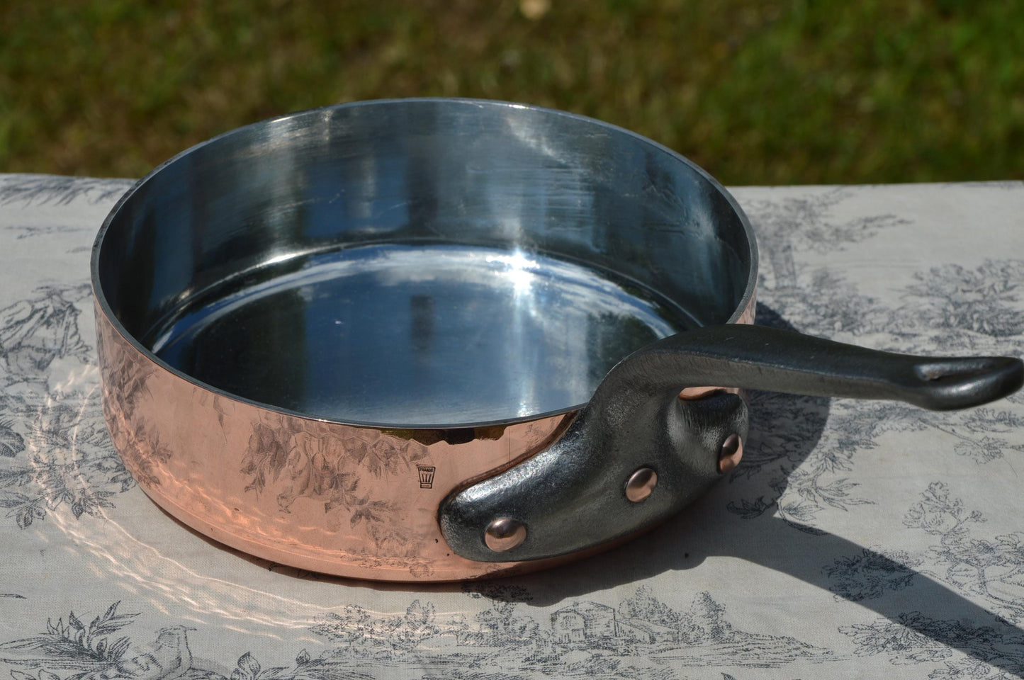 Sauté Matfer 24cm 9 1/2" Vintage French Copper Professional Saute Pan 2.8mm New Villedieu Tin Iron Handles Copper Rivets Classic Base Dents