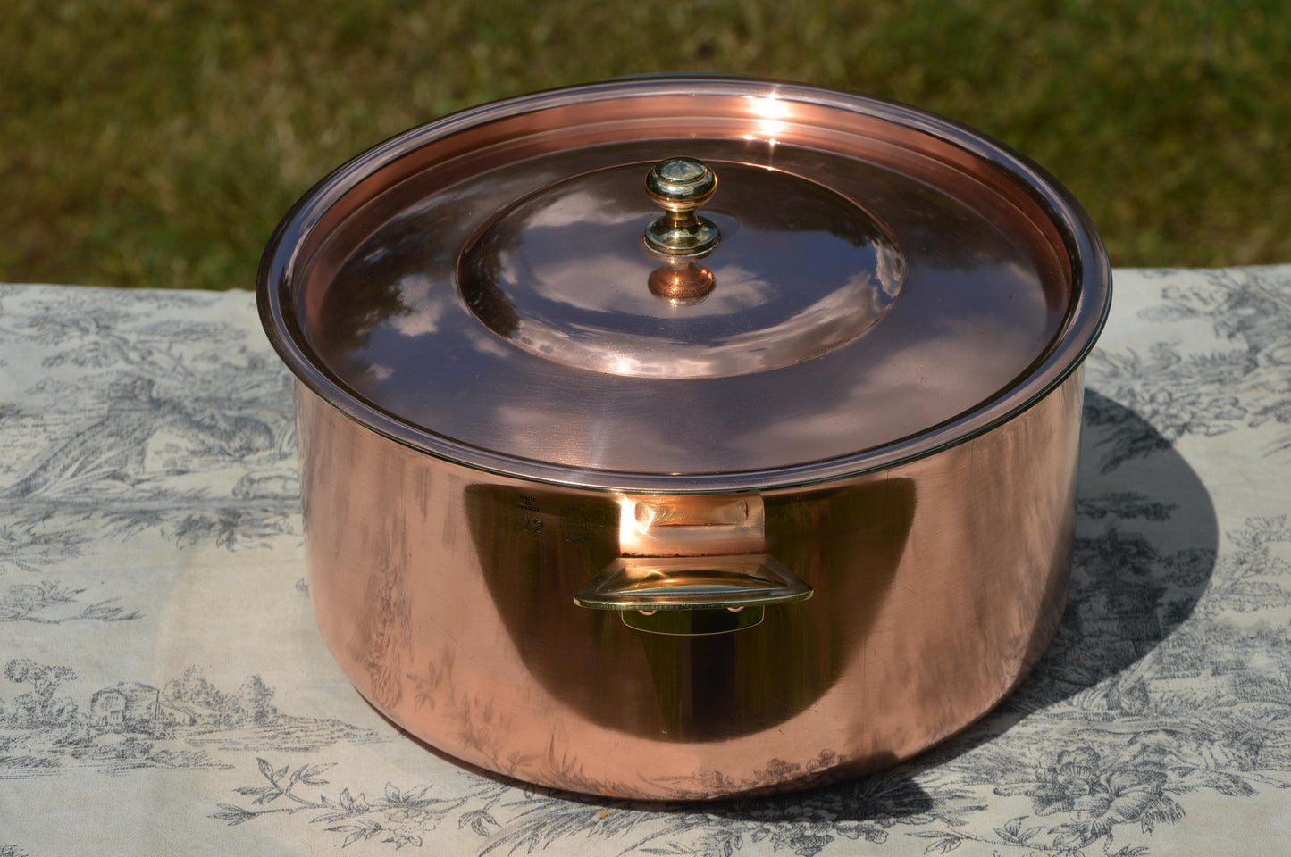 Lecellier Copper Casserole Faitout Round Pot French Copper Dutch Oven Lid 1.5mm 22cm 8 5/8" Good Condition New Hand Wiped in-House Tin