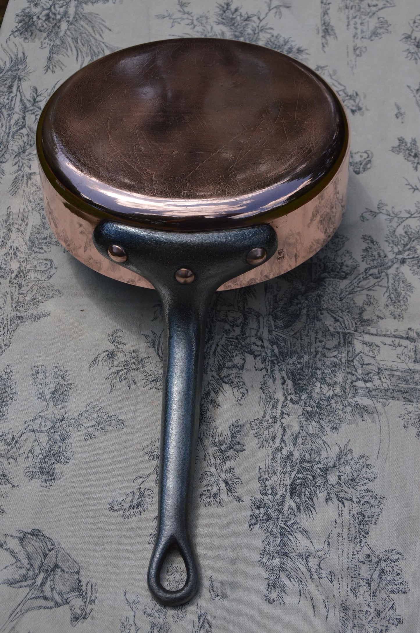 Sauté Matfer 24cm 9 1/2" Vintage French Copper Professional Saute Pan 2.8mm New Villedieu Tin Iron Handles Copper Rivets Classic Base Dents