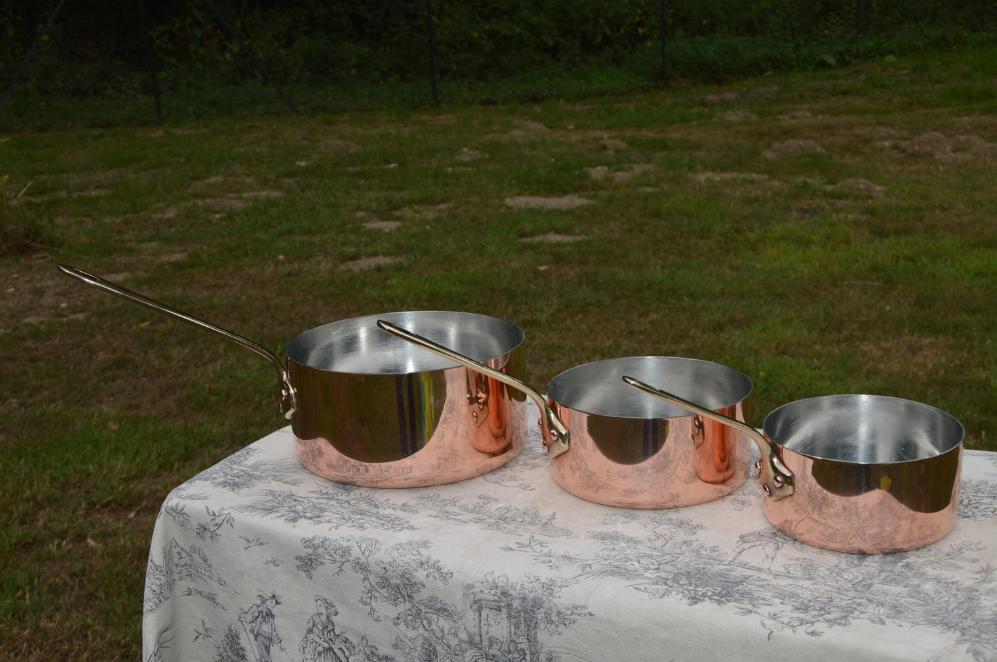 Set Three Vintage French Copper 14cm 16cm 20 cm 1.4-1.9mm Graduated Pans Cast Bronze Handles Copper Rivets Villedieu Stamped Made in France