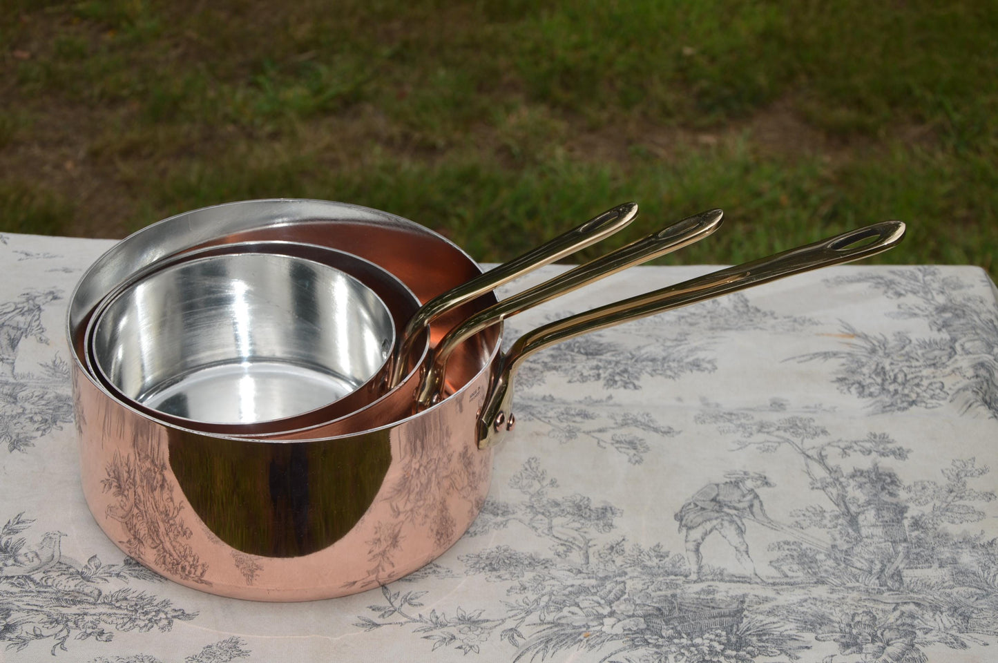Set Three Vintage French Copper 14cm 16cm 20 cm 1.4-1.9mm Graduated Pans Cast Bronze Handles Copper Rivets Villedieu Stamped Made in France