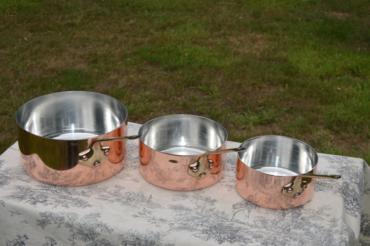Set Three Vintage French Copper 14cm 16cm 20 cm 1.4-1.9mm Graduated Pans Cast Bronze Handles Copper Rivets Villedieu Stamped Made in France