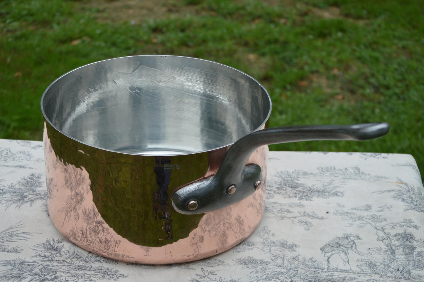 Refurbished Mauviel Copper Pot: 28cm Hammered Saucepan, Cast Iron Handle. 3mm