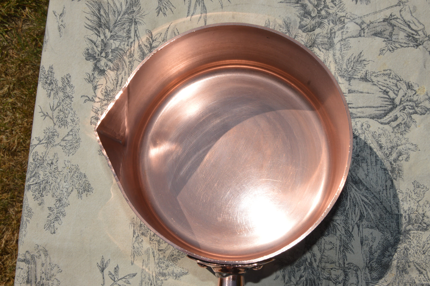 Sugar Pan Antique Copper Sugar Pan Hollow Handle 2.2mm 16cm Traditional Spout Fabulous Patina Caramel Pan A Real Find Proper Patissier Pan