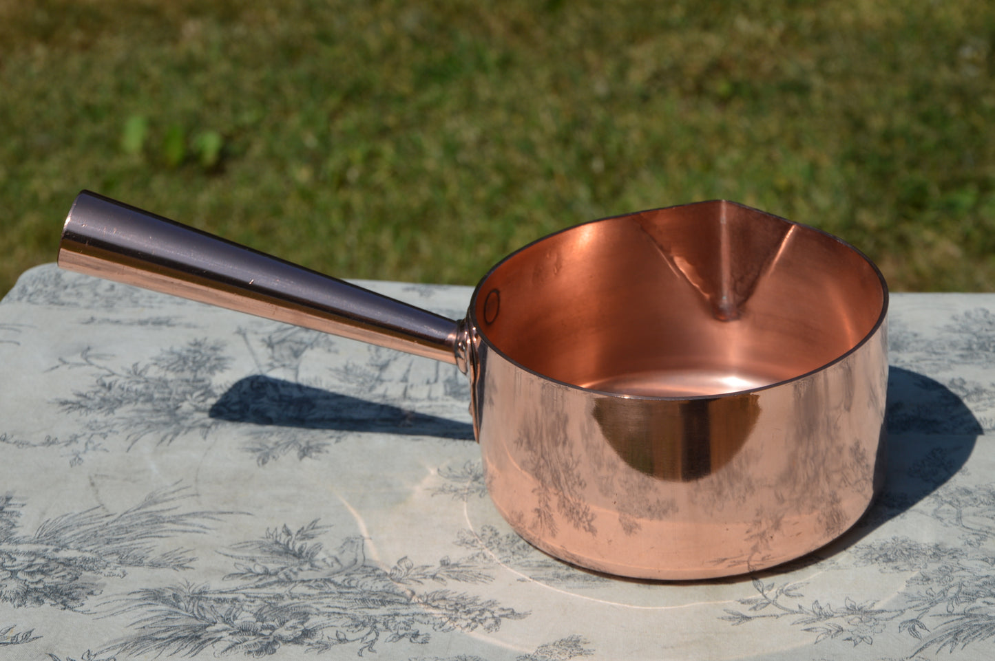 Sugar Pan Antique Copper Sugar Pan Hollow Handle 2.2mm 16cm Traditional Spout Fabulous Patina Caramel Pan A Real Find Proper Patissier Pan