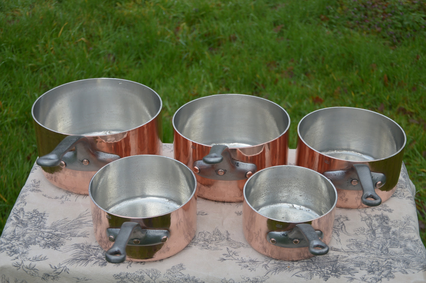 Vintage Five Copper Pans 2.6-2.8mm 14cm-22cm Very Well Used French Professional Graduated Made in France Iron Handles New Hand Wiped Tin