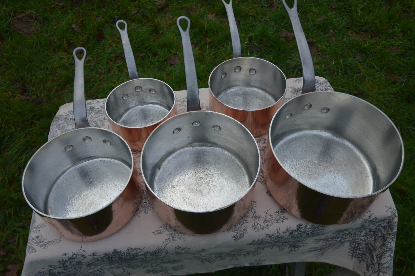 Vintage Five Copper Pans 2.6-2.8mm 14cm-22cm Very Well Used French Professional Graduated Made in France Iron Handles New Hand Wiped Tin