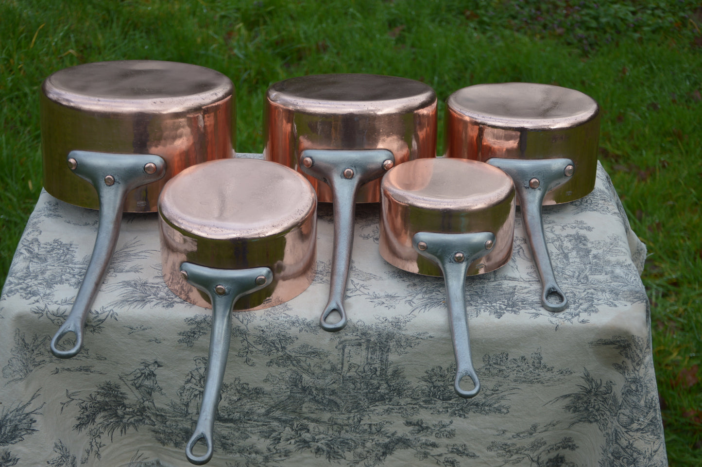 Vintage Five Copper Pans 2.6-2.8mm 14cm-22cm Very Well Used French Professional Graduated Made in France Iron Handles New Hand Wiped Tin