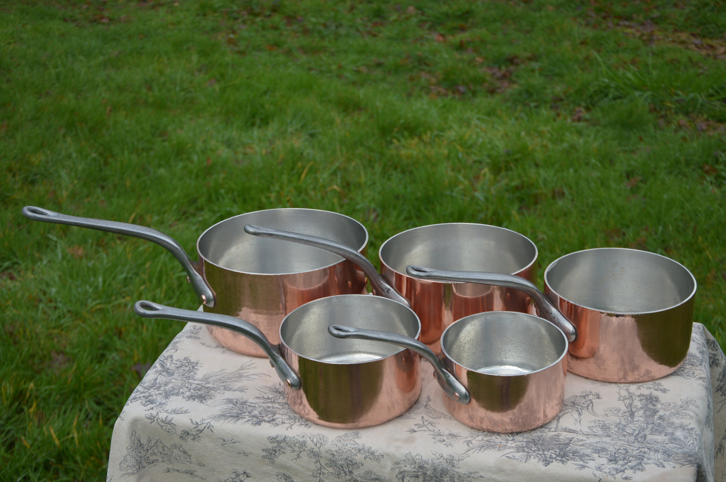 Vintage Five Copper Pans 2.6-2.8mm 14cm-22cm Very Well Used French Professional Graduated Made in France Iron Handles New Hand Wiped Tin