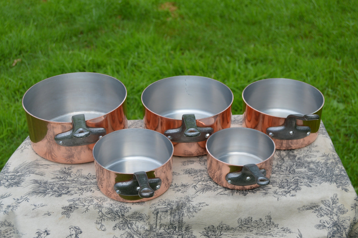 Casseroles en cuivre vintage 5 1,7-1,8 mm Ensemble français Cinq gradués France Made Copper vintage 12cm-20cm Magnifique !