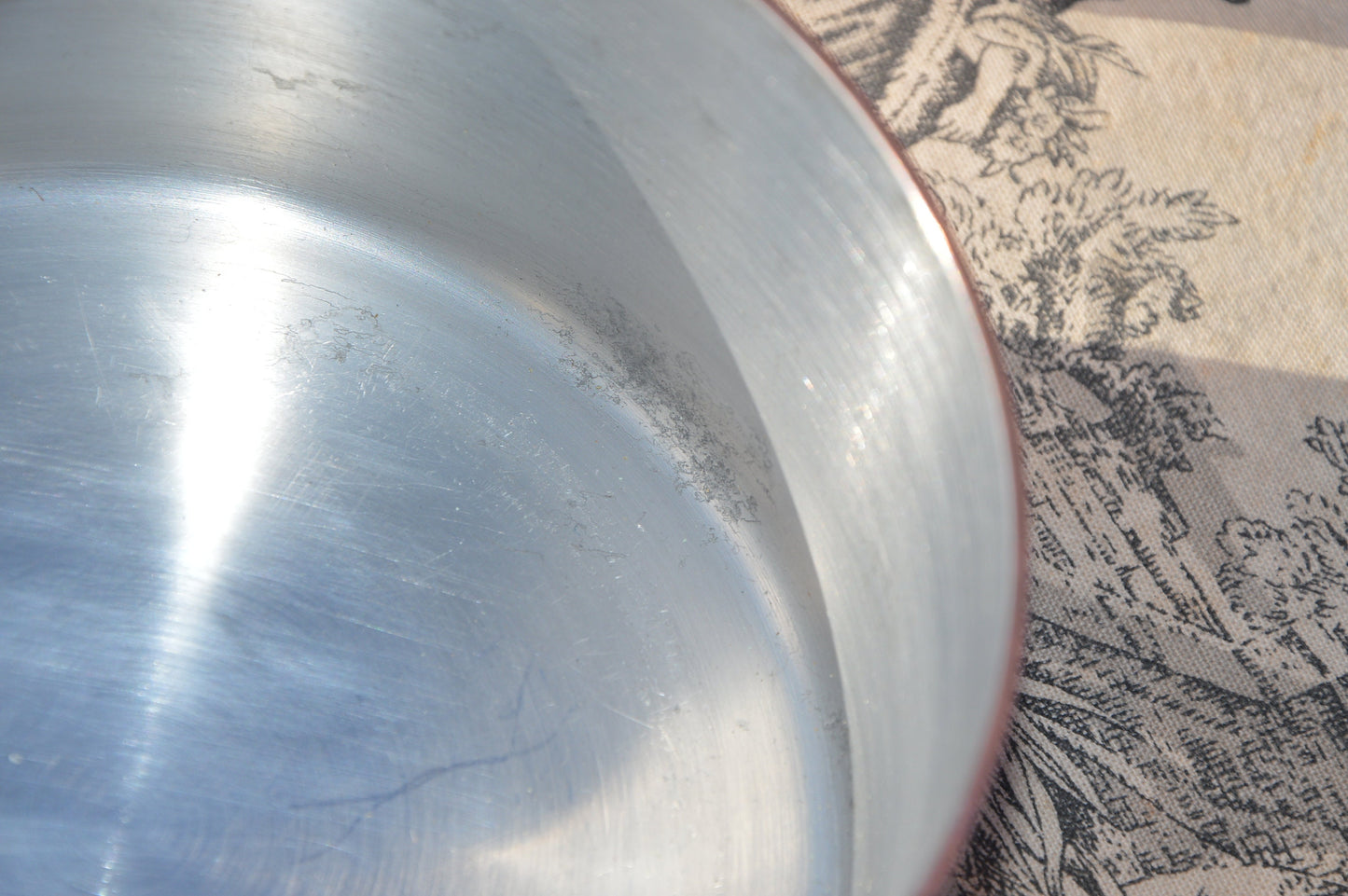 Poêles en cuivre Quatre poêles en cuivre vintage doublées d'aluminium exceptionnelles Français 1,7-1,9 mm 4,1 kilos 9lbs 3,6 oz doublures en aluminium de cuivre de qualité