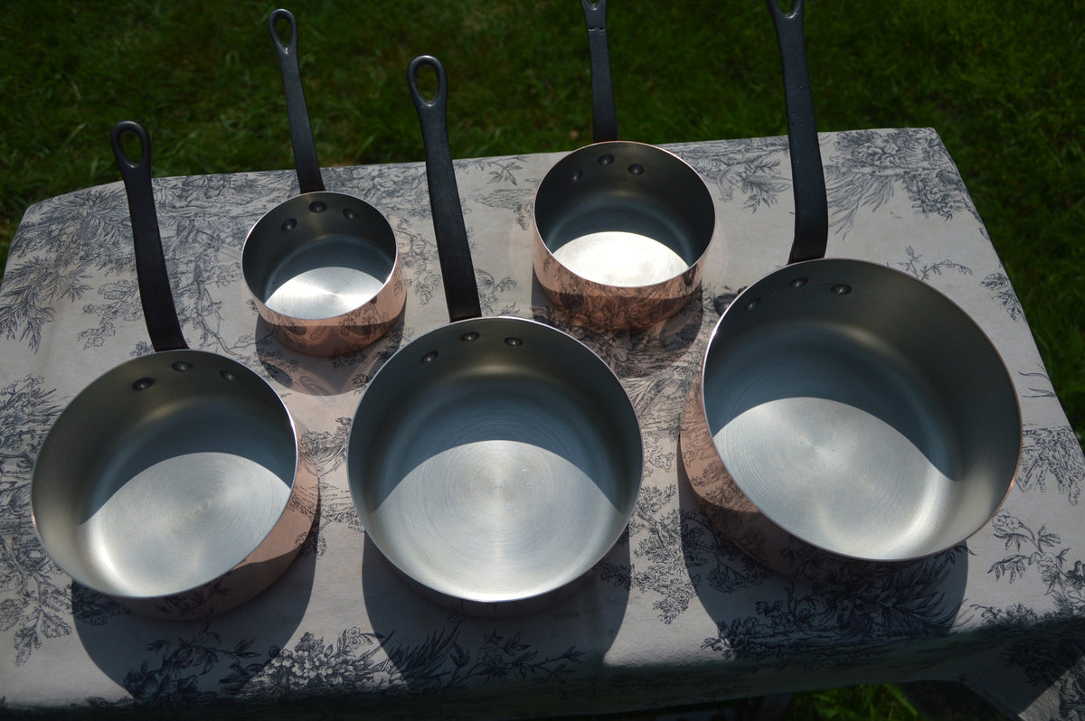Copper Pans Les Cuivres de Faucogney Set of Five Vintage French Copper Lightweight Graduated Pans Cast Iron Handles 10-18cm Set