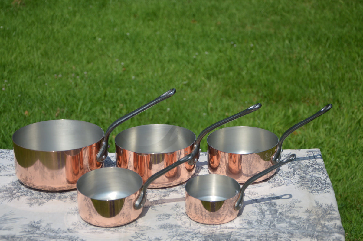 Copper Pans Les Cuivres de Faucogney Set of Five Vintage French Copper Lightweight Graduated Pans Cast Iron Handles 10-18cm Set