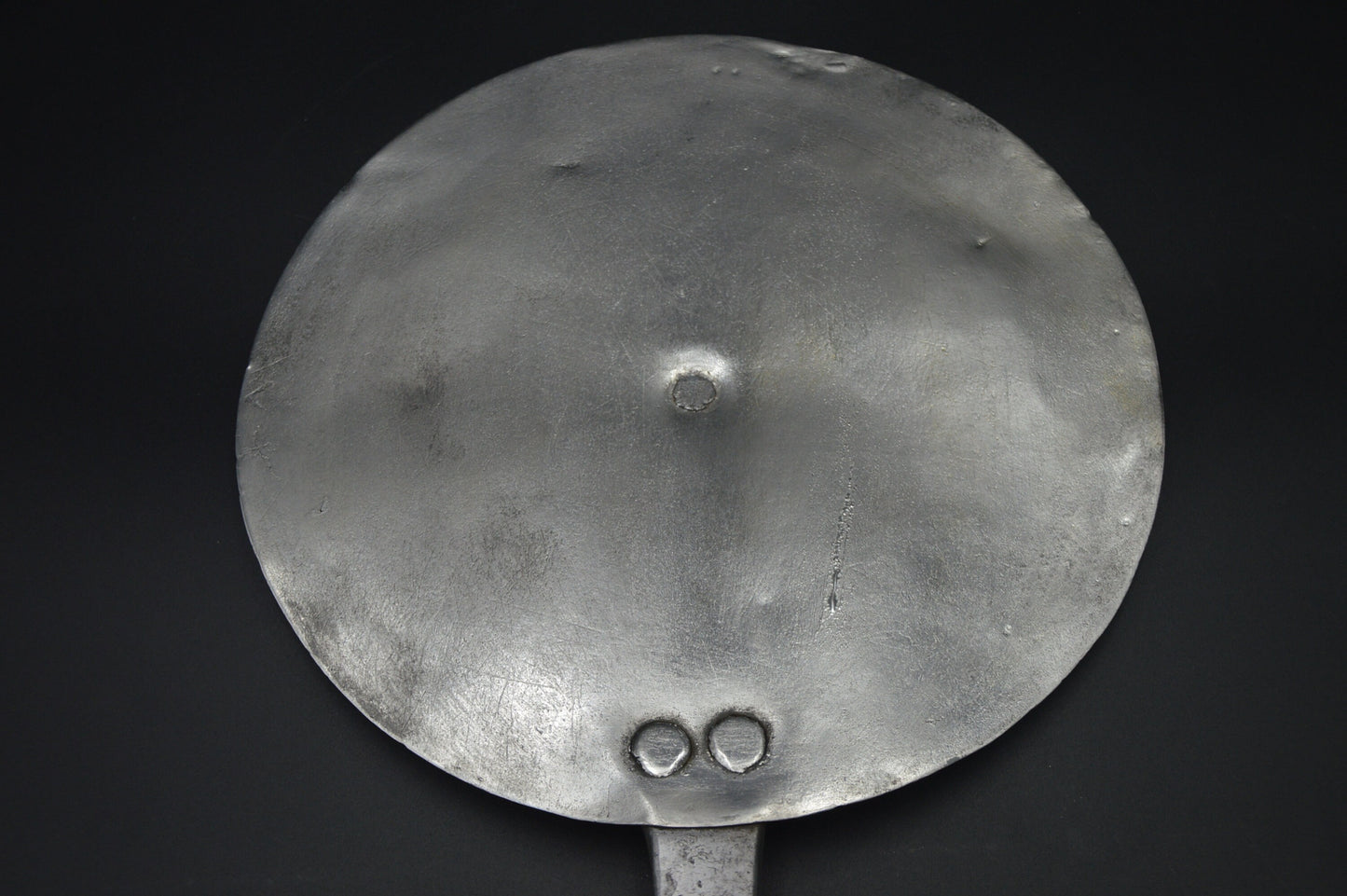 Stick Lid Antique Français Cuivre martelé 23,7 cm 9 1/4 « Nouvelle étain 748 grammes 1lb 10,4 oz Splash Lid Cuivre Rivets Poignée en fer forgé