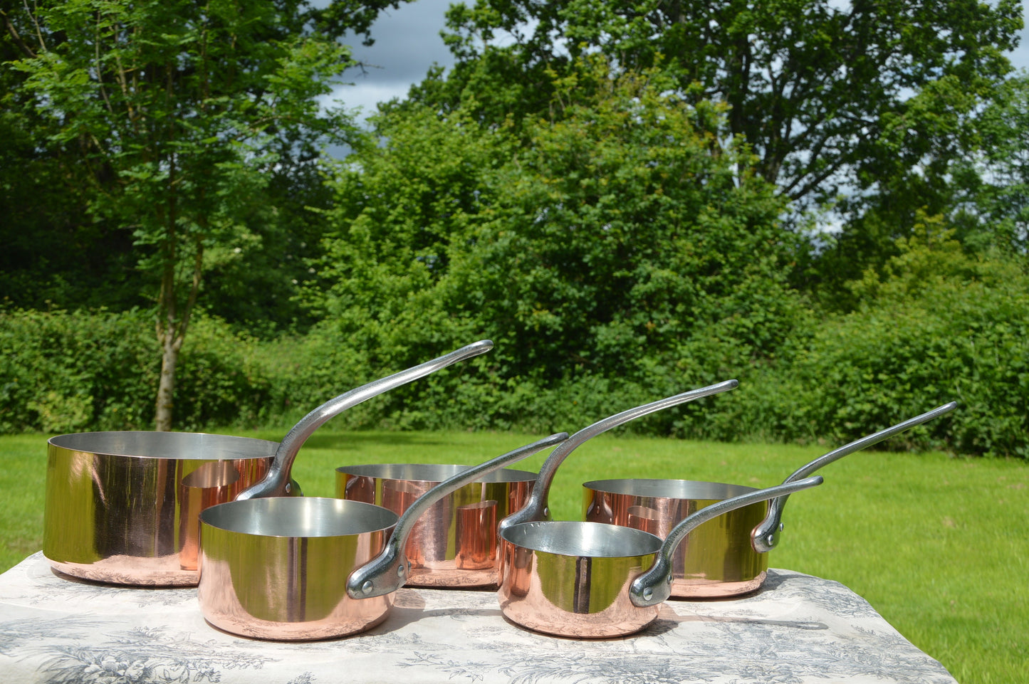 Vintage Copper Pans 1.7-1.9mm Set Five Graduated French Copper Pans Quality Cast Iron Handles 12cm-20cm Excellent Factory Condition