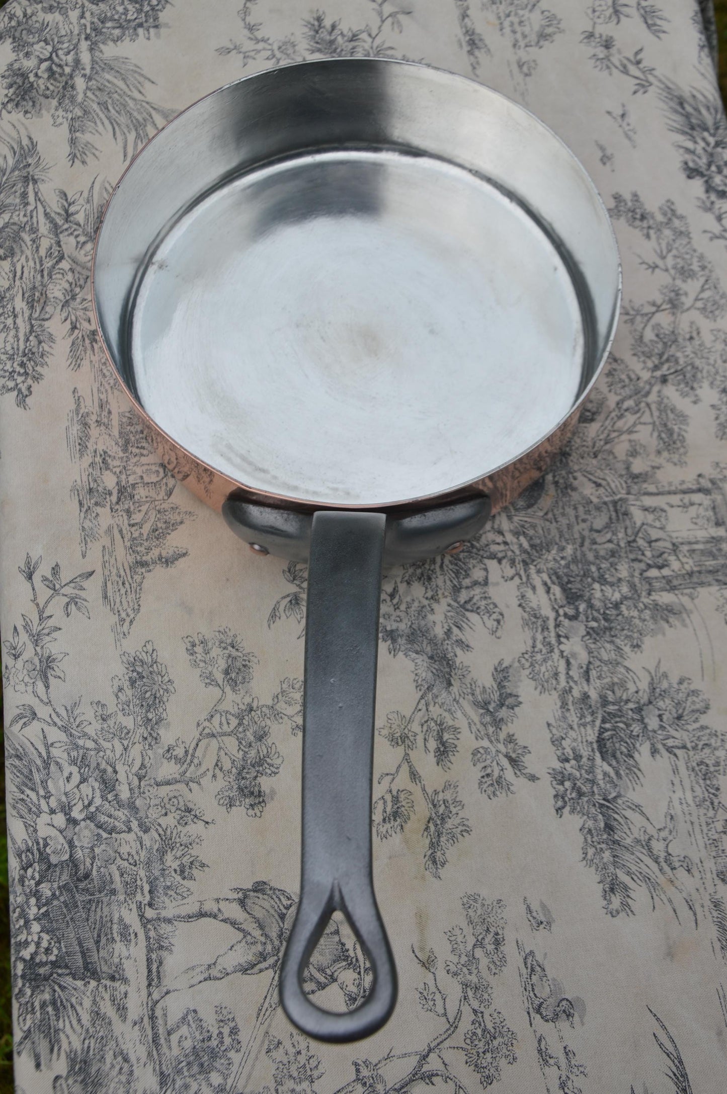 Copper Saute Pan Antique French Professional Saute Pan 22cm 8 1/2" 1.7mm Cast Iron Handle New Recent Tin Lined Hand Raised Beveled Edge