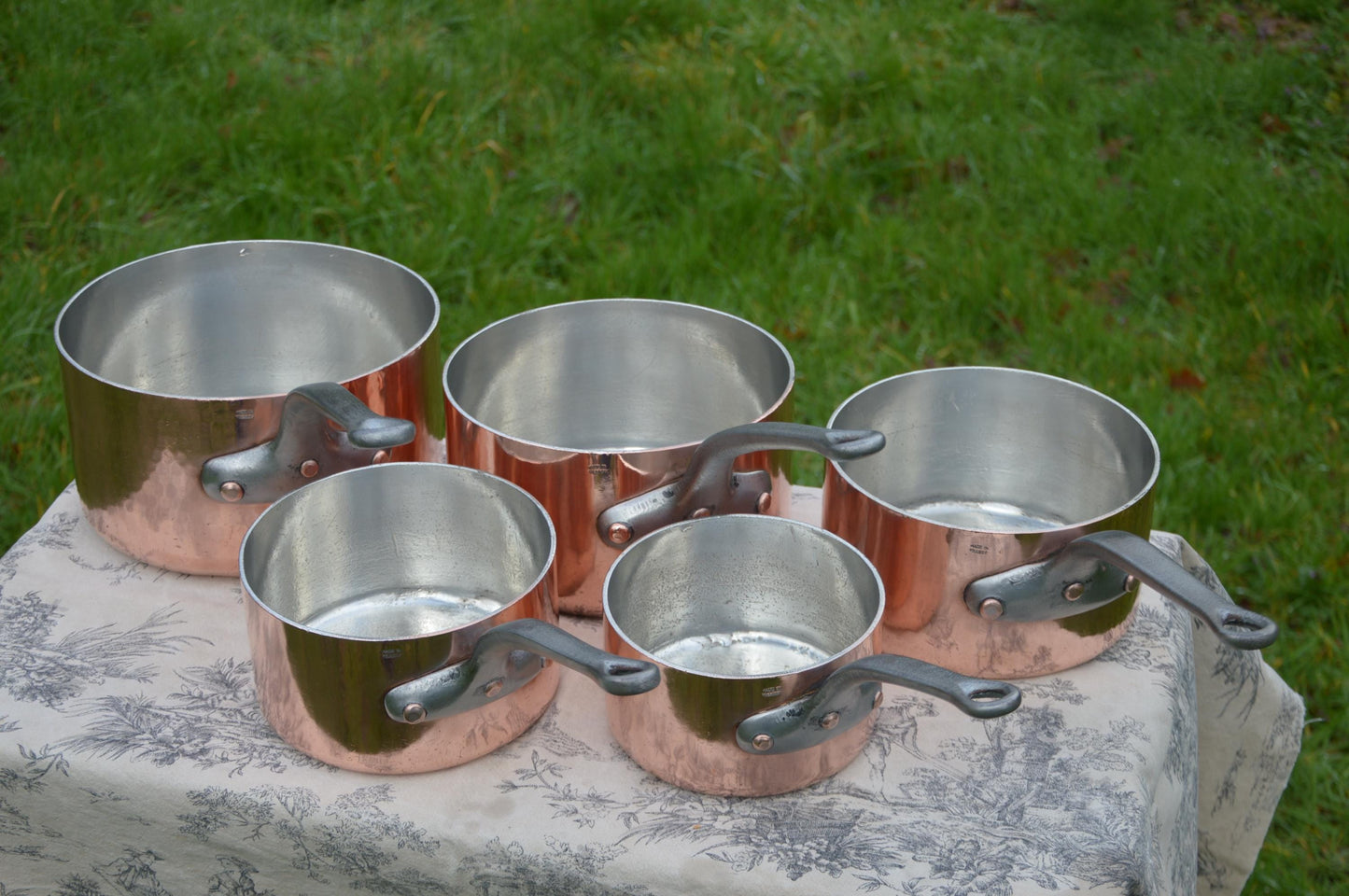 Vintage Five Copper Pans 2.6-2.8mm 14cm-22cm Very Well Used French Professional Graduated Made in France Iron Handles New Hand Wiped Tin