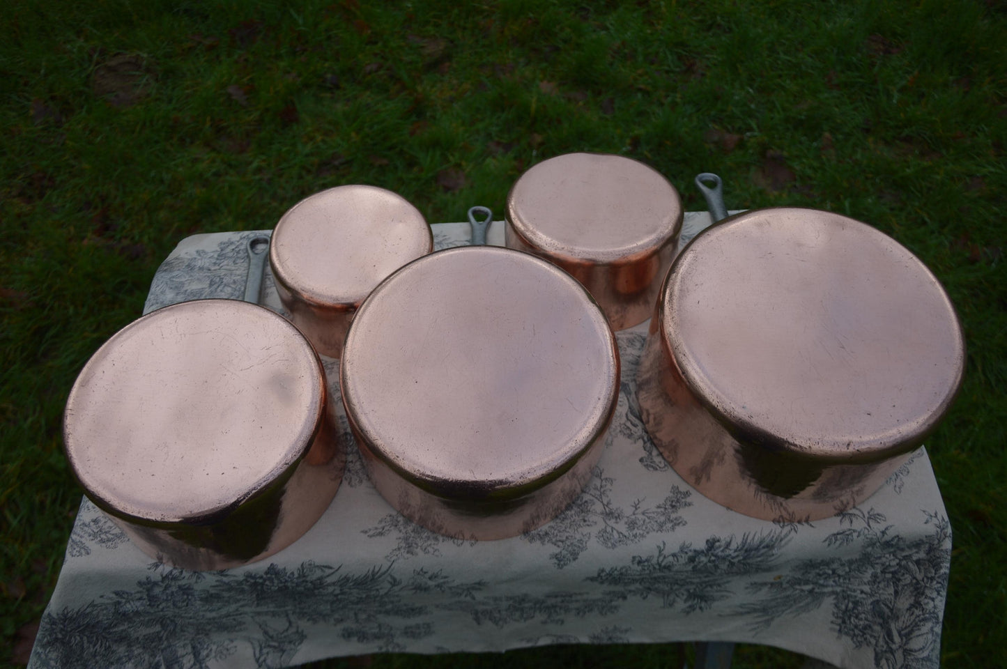 Vintage Five Copper Pans 2.6-2.8mm 14cm-22cm Very Well Used French Professional Graduated Made in France Iron Handles New Hand Wiped Tin